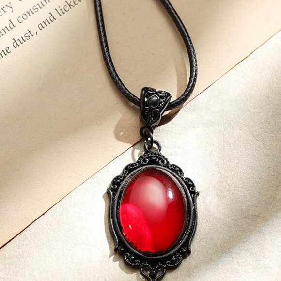 Black teardrop necklace - Picture 4 of 6